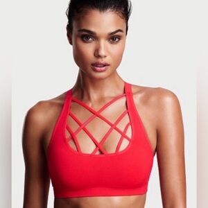 Victoria’s Secret Seamless Strappy Sports Bra
Removable Pads Medium
